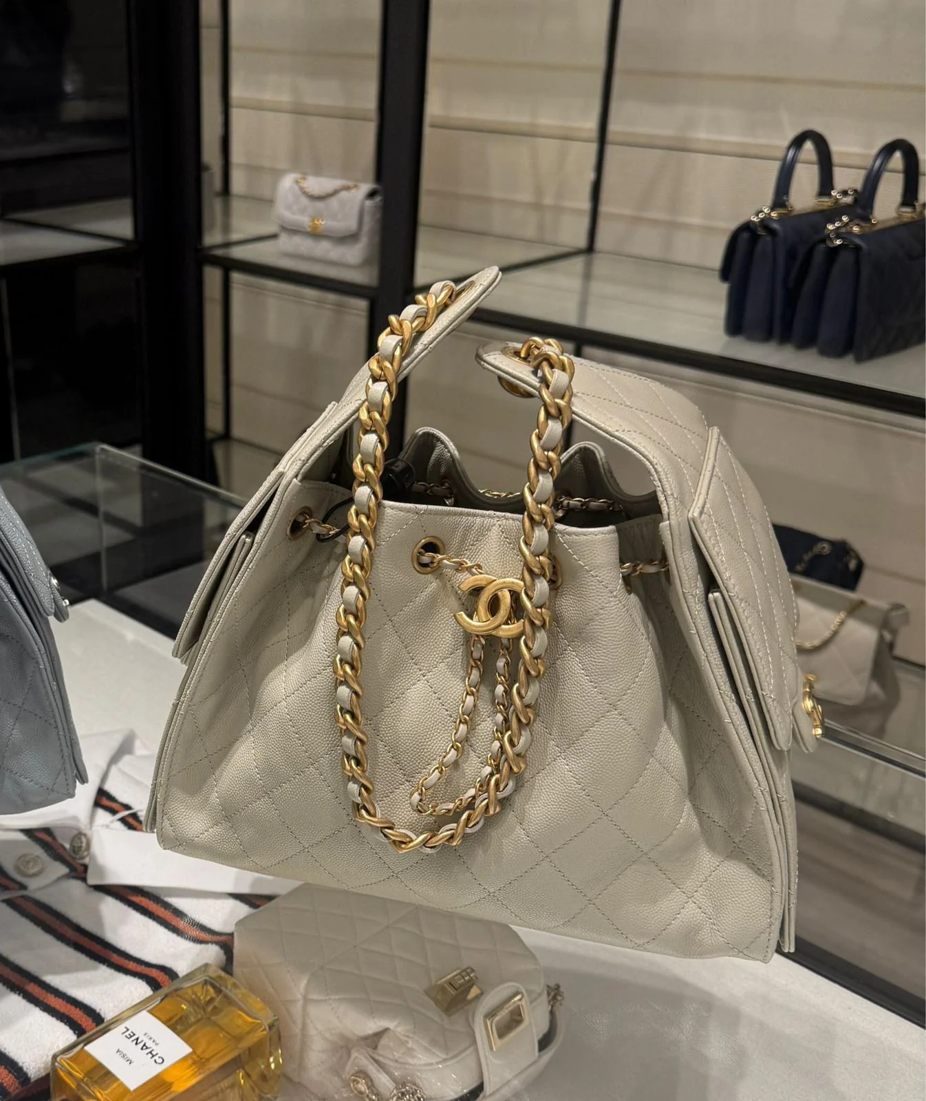 CHANEL 25 Ivory - Image 6